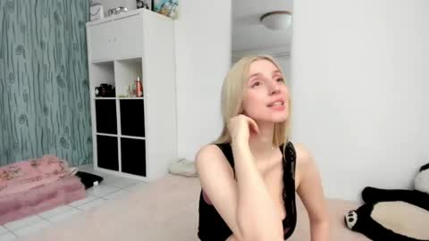 Snapshot of kenziedawton chatting on April 16, 2026, 3:57 pm Kenzie online show from April 16, 2026, 3:57 pm