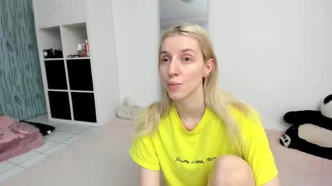 Kenzie online show from July 5, 2026, 1:40 pm