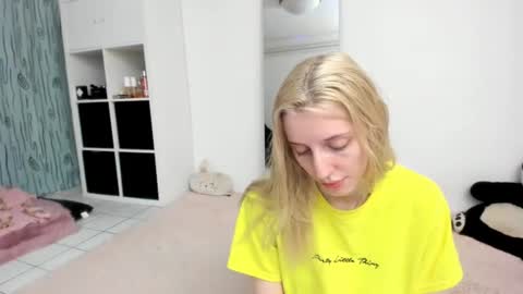 Kenzie online show from July 19, 2026, 1:48 pm
