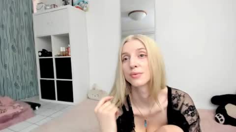 Kenzie online show from August 7, 2026, 12:07 pm