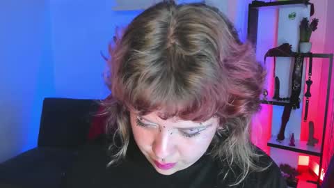 Kenzie online show from December 19, 2025, 6:42 am