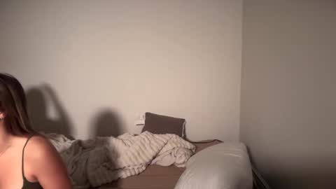 kenziesmithh online show from September 19, 2025, 7:36 pm