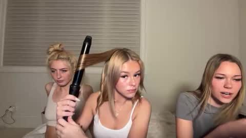 kenziesmithh online show from November 26, 2025, 4:24 am