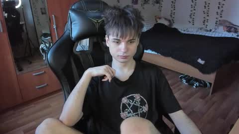 Snapshot of keorinav chatting on April 1, 2026, 2:25 pm Looking for a moderator I PVT IS OPEN online show from April 1, 2026, 2:25 pm