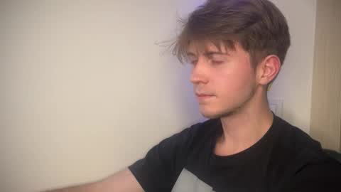 Snapshot of kero180 chatting on October 18, 2025, 6:41 pm Kero online show from October 18, 2025, 6:41 pm