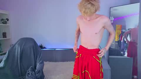 Snapshot of kessy_white chatting on September 24, 2025, 8:23 pm Kessy online show from September 24, 2025, 8:23 pm