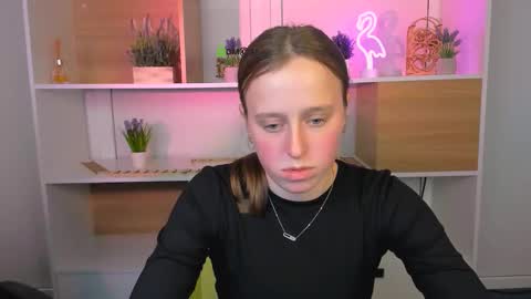 keuli_li online show from December 22, 2025, 12:24 pm