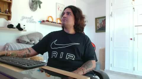 Snapshot of kevinduar53 chatting on October 26, 2025, 11:05 am kevin online show from October 26, 2025, 11:05 am