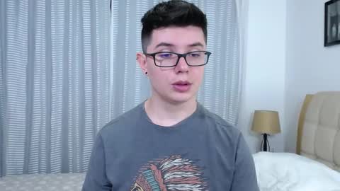 Snapshot of kevinhunts chatting on September 20, 2025, 8:32 pm Kevin online show from September 20, 2025, 8:32 pm