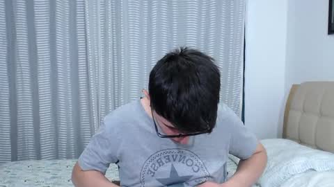 Snapshot of kevinhunts chatting on September 30, 2025, 10:59 pm Kevin online show from September 30, 2025, 10:59 pm