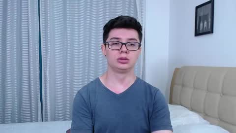 Snapshot of kevinhunts chatting on October 8, 2025, 12:19 am Kevin online show from October 8, 2025, 12:19 am