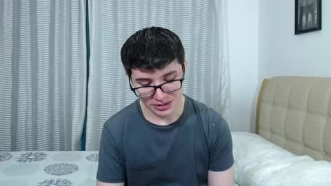 Snapshot of kevinhunts chatting on October 16, 2025, 12:44 am Kevin online show from October 16, 2025, 12:44 am