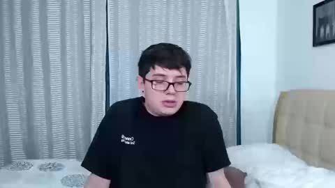 Snapshot of kevinhunts chatting on October 18, 2025, 11:05 pm Kevin online show from October 18, 2025, 11:05 pm