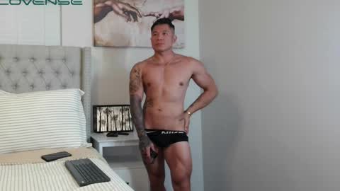 Snapshot of kevinkham chatting on April 5, 2026, 10:18 pm kevinkham online show from April 5, 2026, 10:18 pm