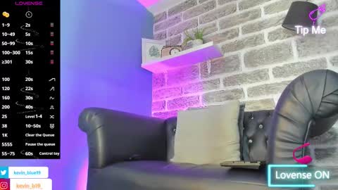 Snapshot of kevinn_blue chatting on December 4, 2025, 4:22 am Sexy Hot Kevin online show from December 4, 2025, 4:22 am