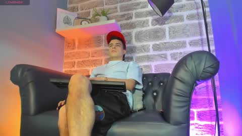 Snapshot of kevinn_blue chatting on December 5, 2025, 5:05 am Sexy Hot Kevin online show from December 5, 2025, 5:05 am