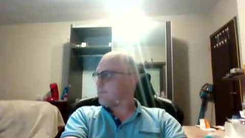kevintje031987 online show from April 9, 2026, 3:28 am