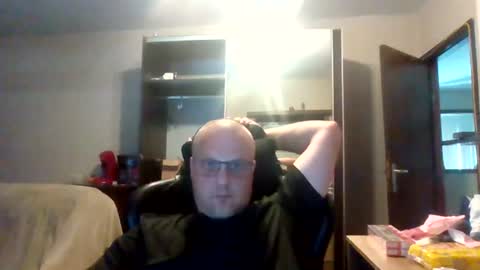 kevintje031987 online show from August 3, 2026, 12:43 pm