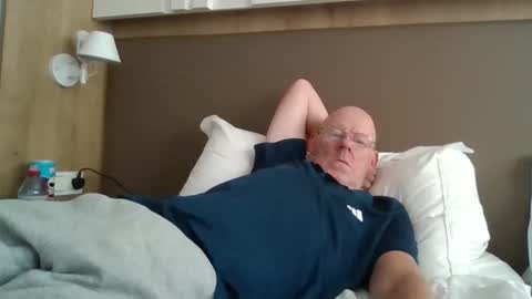 kevlooking4sez online show from October 12, 2025, 3:44 pm