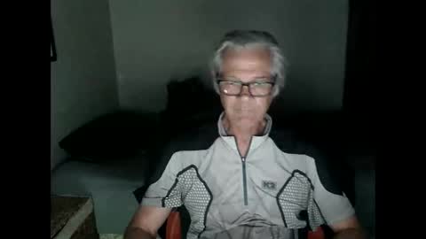 Snapshot of kevwestunder9696 chatting on October 12, 2025, 11:20 am kevwestunder9696 online show from October 12, 2025, 11:20 am