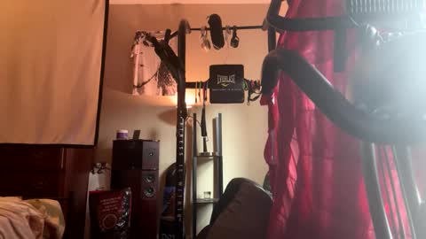 Snapshot of keybump323 chatting on October 7, 2025, 3:09 pm Keybump online show from October 7, 2025, 3:09 pm