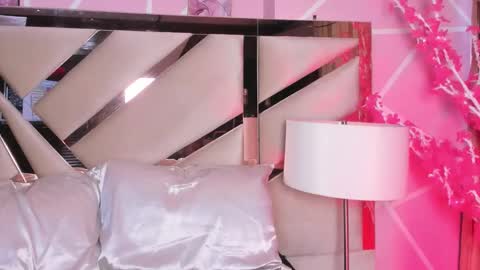 Keyla noa online show from May 18, 2026, 11:27 am
