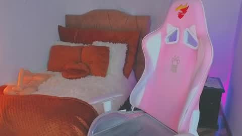 Snapshot of keyla_roberts_ chatting on July 12, 2026, 7:16 pm Adhara. Help me reach 100 likes online show from July 12, 2026, 7:16 pm