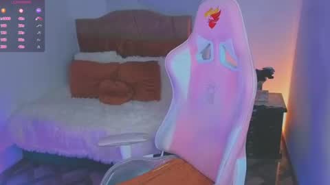 Snapshot of keyla_roberts_ chatting on July 25, 2026, 6:44 am Adhara. Help me reach 100 likes online show from July 25, 2026, 6:44 am