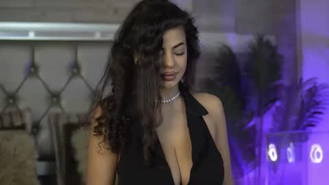 keylaconner online show from December 3, 2025, 5:04 am