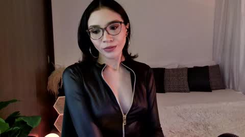 Snapshot of keylamiller1 chatting on December 19, 2024, 9:49 pm Keyla online show from December 19, 2024, 9:49 pm