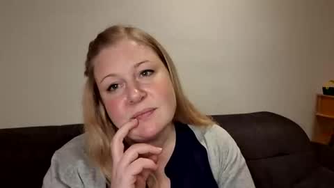 khaleesi0890 online show from November 9, 2025, 5:22 pm