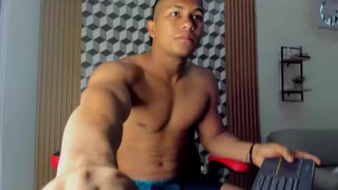 khen_west1 online show from March 2, 2025, 9:54 pm