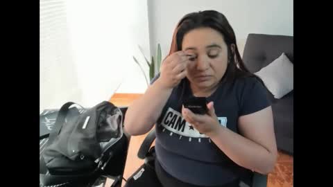 Snapshot of khloe_tommson_ chatting on October 13, 2025, 1:11 pm khloe_tommson_ online show from October 13, 2025, 1:11 pm