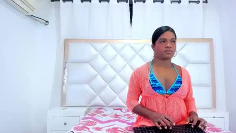 khloebleir online show from September 9, 2025, 12:05 pm