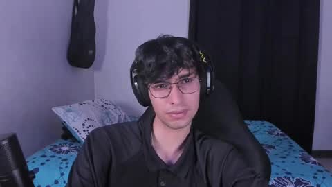 khozler_ online show from September 19, 2025, 11:38 pm