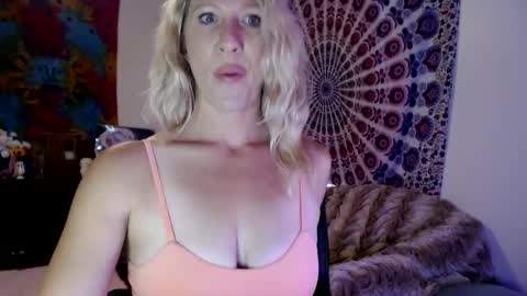 KELLYWILDNNOUT online show from September 18, 2025, 5:48 pm