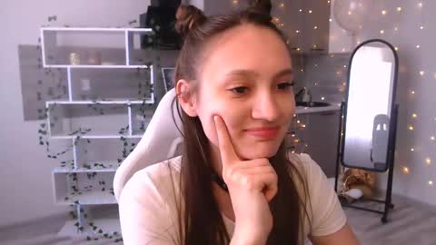Kiana online show from May 17, 2026, 9:38 am