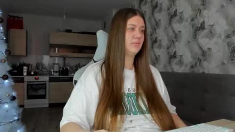 kianna_dior_ online show from December 15, 2025, 9:57 am