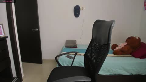 Evelyn online show from February 1, 2025, 7:34 pm