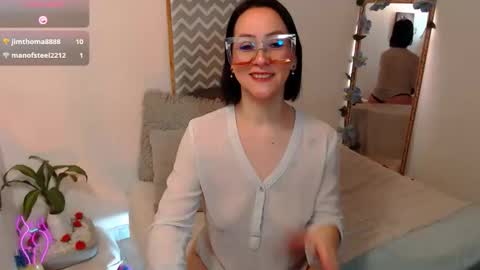 Snapshot of kiara_bermont chatting on October 18, 2025, 4:19 pm Kiara Bermont online show from October 18, 2025, 4:19 pm