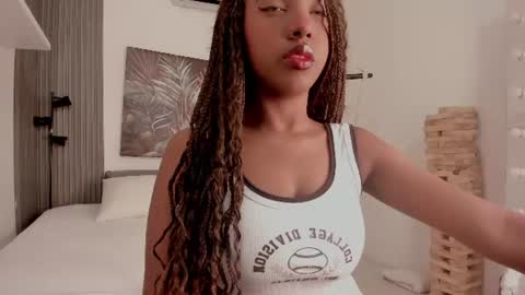 Snapshot of kiara_curls chatting on July 23, 2026, 12:03 pm Kiara online show from July 23, 2026, 12:03 pm