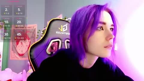 Kira online show from November 12, 2025, 9:14 pm