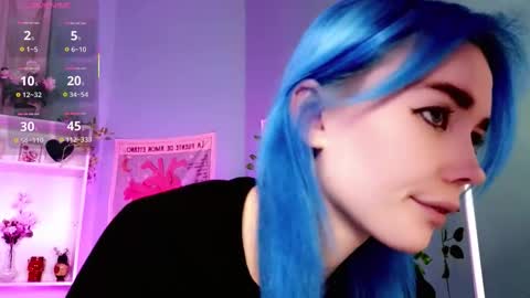 Kira online show from December 1, 2025, 9:09 pm