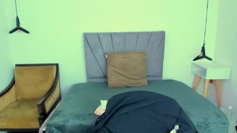 KIARA FOX online show from May 1, 2026, 8:24 pm