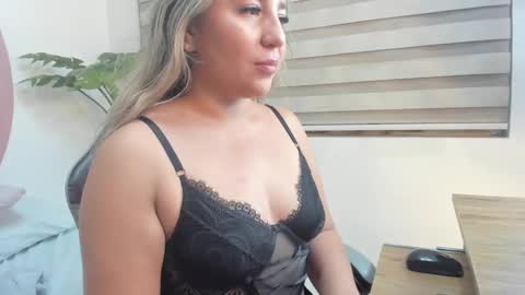 K I A R A  online show from September 26, 2025, 3:32 am