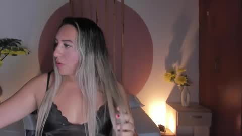 K I A R A  online show from October 26, 2025, 2:17 am