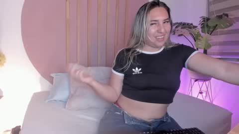 K I A R A  online show from October 31, 2025, 2:45 am