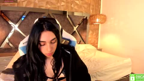 kiara_velvet__ online show from April 21, 2026, 4:41 am