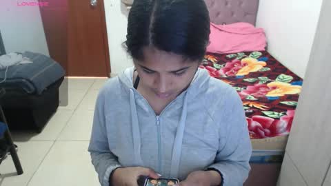 Kiara online show from December 5, 2025, 3:52 pm