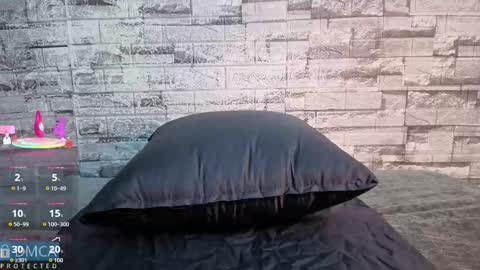 Kiara Zahiri online show from December 18, 2025, 10:54 am